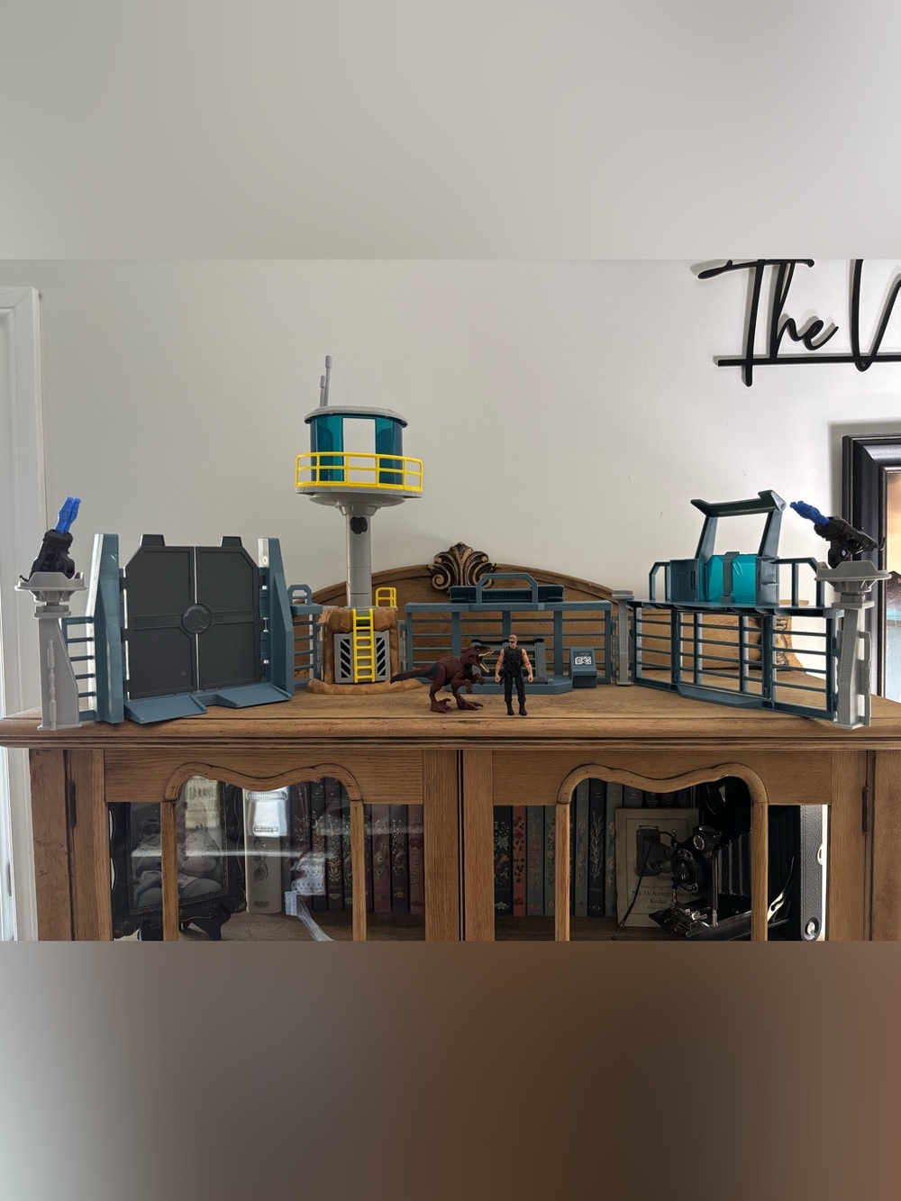 Jurassic World Dominion Outpost Chaos Playset